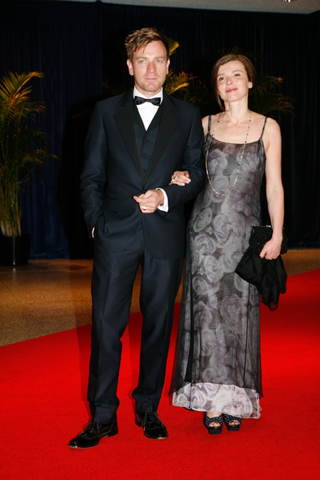 Illustration for article titled When The President Attends A Party, The Stars Dress To Impress